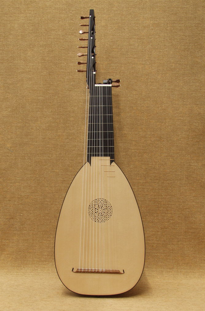 12 course lute on Venere body