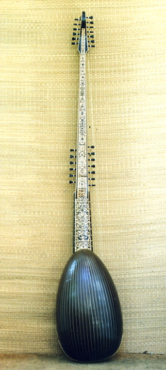 19 Course Theorbo