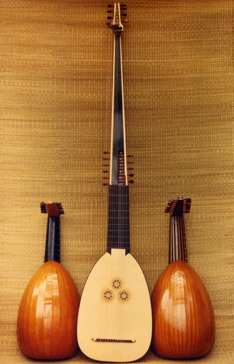 Archlute between renaissance lutes