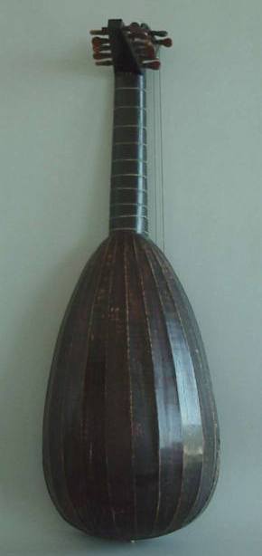 Lute by Moises Tiefembruker