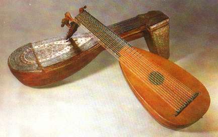 Original wooden case for baroque lute